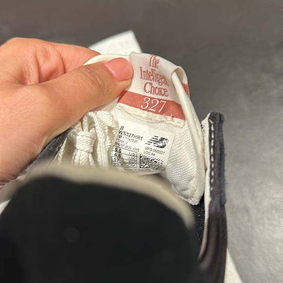 NWOB women’s new balance 327- size 6.5 - Picture 4 of 5